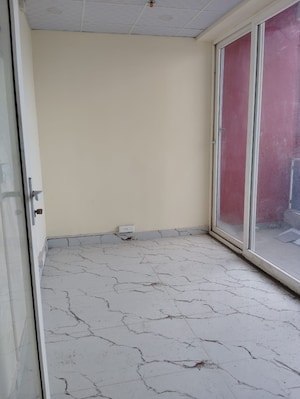 Room in  Office Space at Gaur City Center, Sector 4 Greater Noida – for Rent