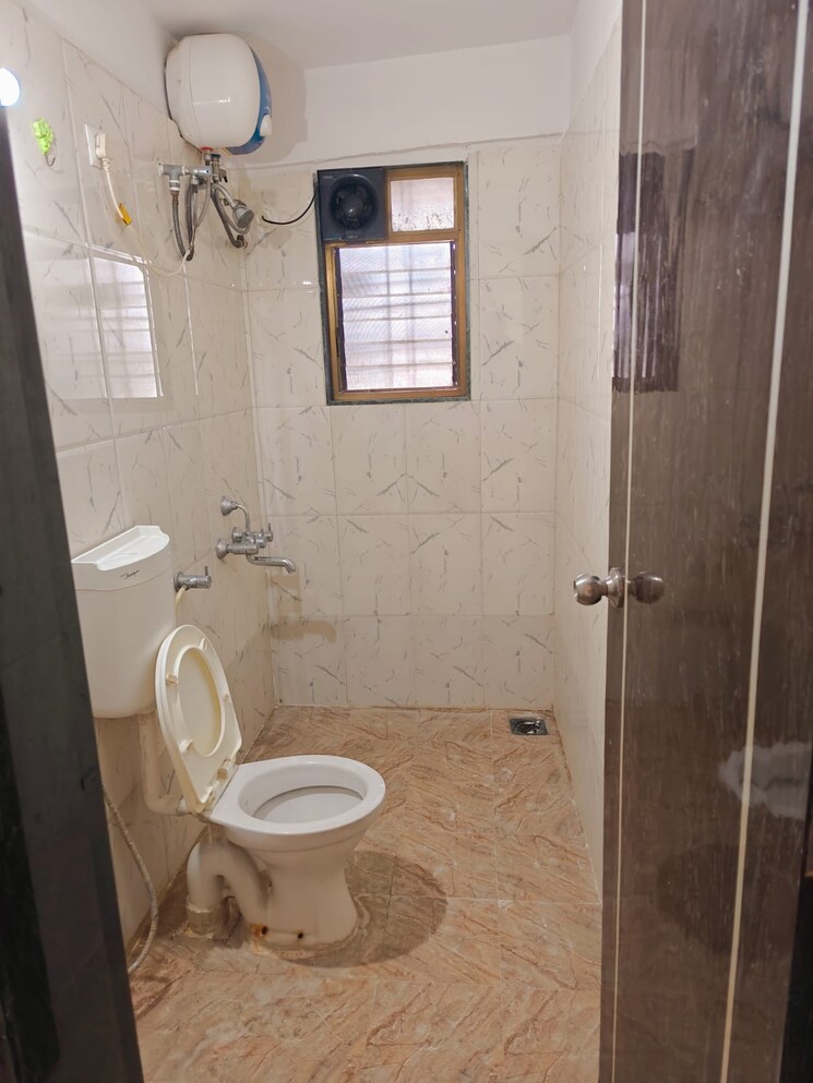 Bathroom, sudarshan-paradise-housing-society 1 Bedroom 490 Sq.Ft. Apartment In Pimple Nilakh Pune 9280244