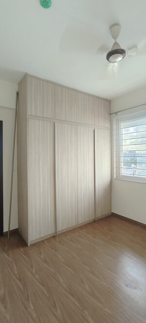 Room in 2.5 BHK Apartment at Prestige Misty Waters, Hebbal – for Rent