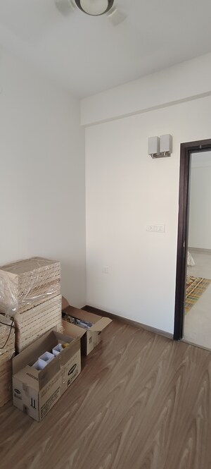 Room in 2.5 BHK Apartment at Prestige Misty Waters, Hebbal – for Rent