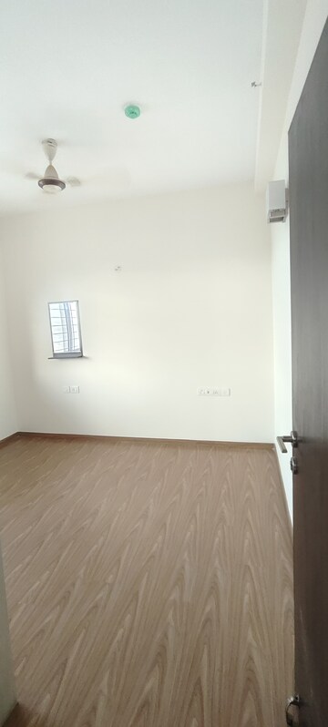 Room in 2.5 BHK Apartment at Prestige Misty Waters, Hebbal – for Rent
