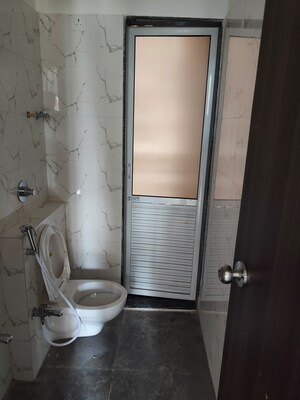 Bathroom in 1.5 BHK Apartment at Thane West – for Sale