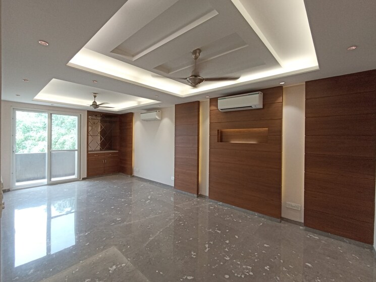 Room, greater kailash ii 3 Bedroom 250 Sq.Yd. Builder Floor In Greater Kailash ii Delhi 9280338