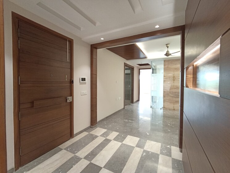 Room, greater kailash ii 3 Bedroom 250 Sq.Yd. Builder Floor In Greater Kailash ii Delhi 9280338