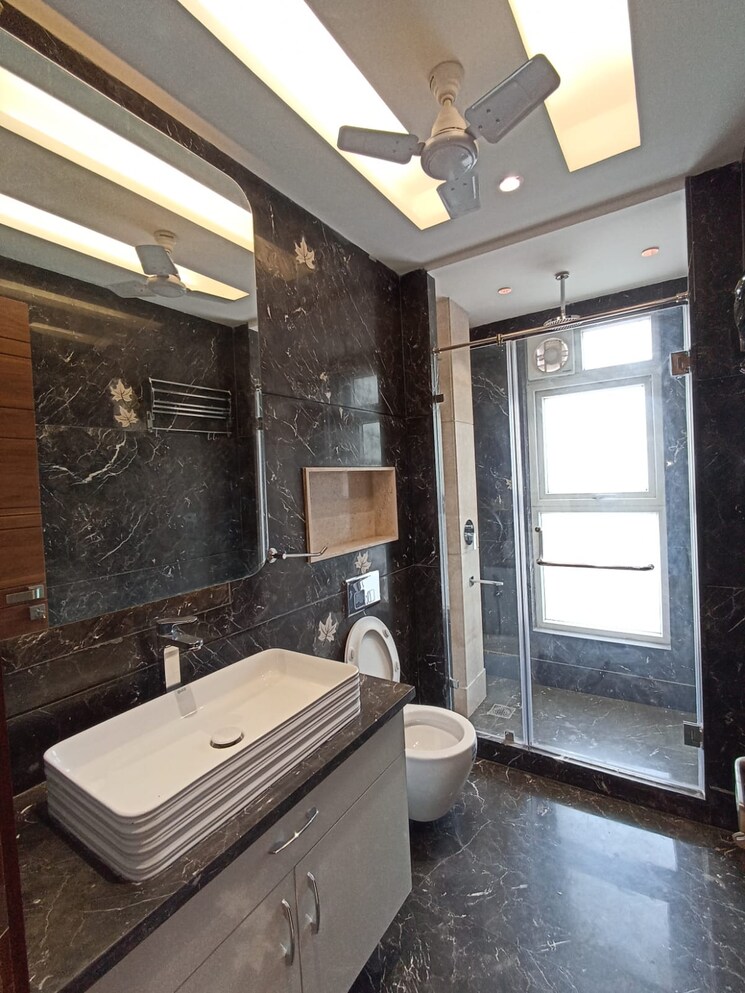 Attached Bathroom, greater kailash ii 3 Bedroom 250 Sq.Yd. Builder Floor In Greater Kailash ii Delhi 9280338