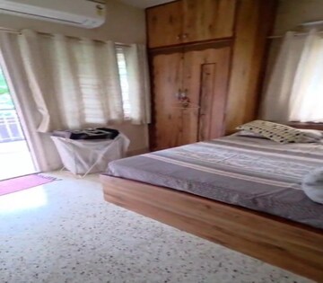 Bedroom in 2 BHK Apartment at Dadar East – for Rent