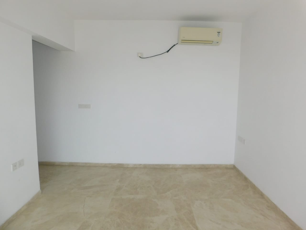 3 BHK + Servant Room Apartment For Sale in Runwal Elegante