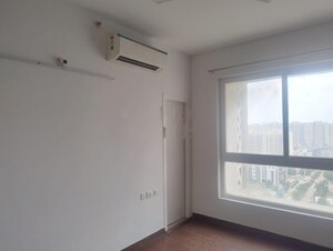Room in 3.5 BHK Apartment at Mapsko Mount Ville, Sector 79 – for Rent