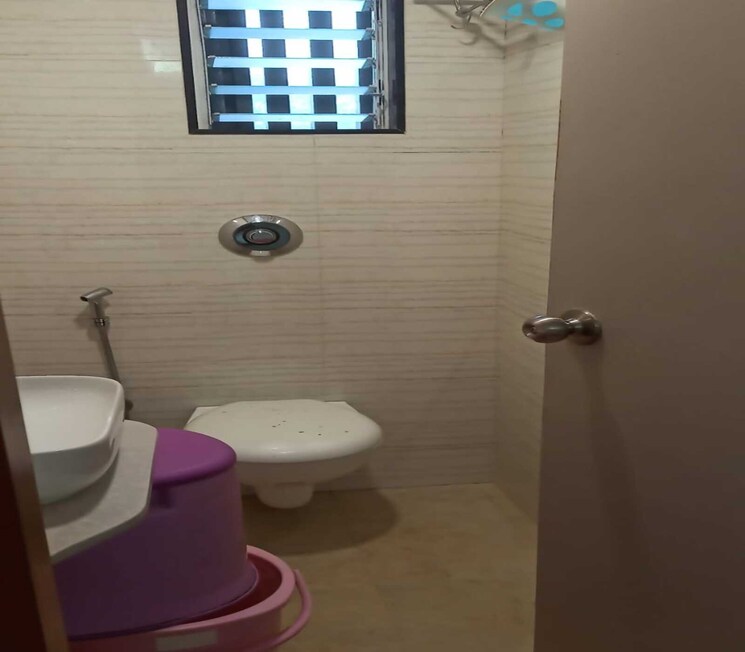 Attached Bathroom, hubtown-harmony 3 Bedroom 559 Sq.Ft. Apartment In Matunga Mumbai 9280367