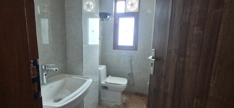 Bathroom, chattarpur 1.5 Bedroom 550 Sq.Ft. Builder Floor In Chattarpur Delhi 9280444