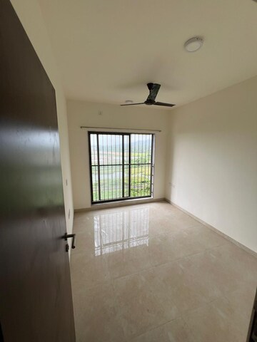 Room in 2 BHK Apartment at Sunteck Maxxworld, Tivri – for Rent