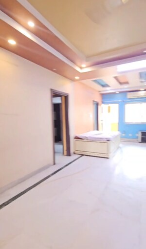 Room in 3 BHK Apartment at Sector 52 – for Sale