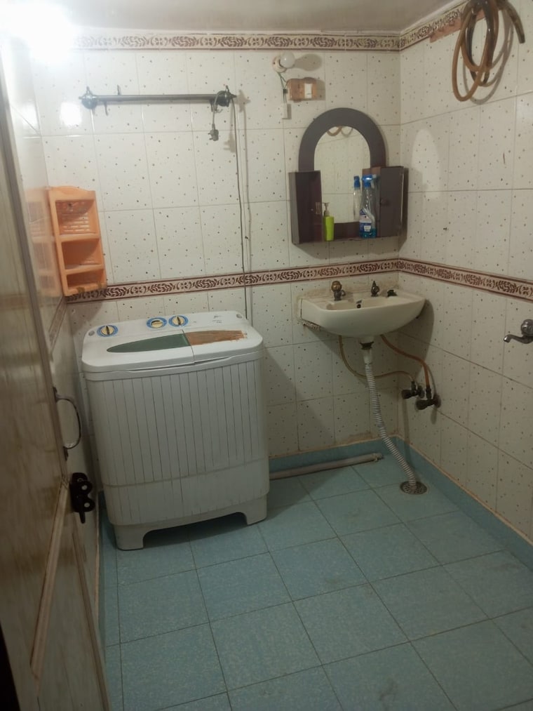 Bathroom, galaxy-royale 2 Bedroom 990 Sq.Ft. Apartment In Gaur City 2 Greater Noida 9280469