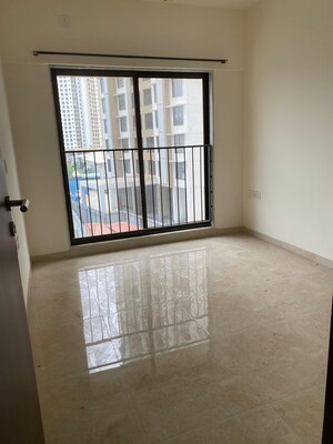 Room in 3 BHK Apartment at Sunteck Maxxworld, Tivri – for Rent