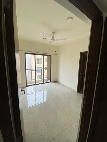 Room in 3 BHK Apartment at Sunteck Maxxworld, Tivri – for Rent