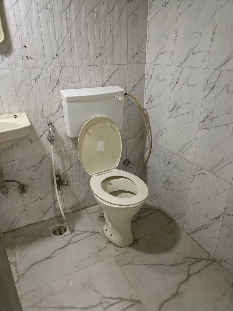 Bathroom, royal-palms 1 RK 390 Sq.Ft. Apartment In Goregaon East Mumbai 9280490