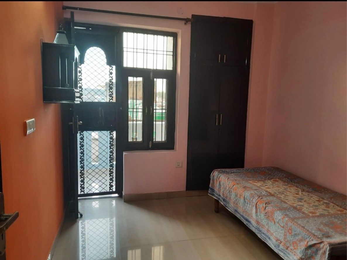 3 BHK 1278 Sq.Ft. Builder Floor in Sainik Plaza