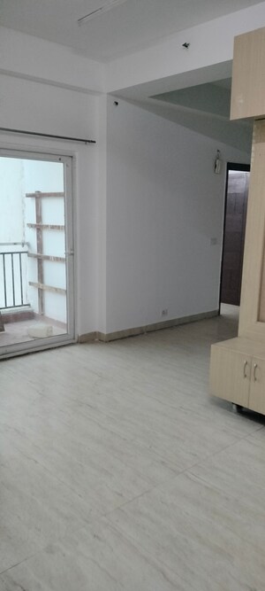 Room in 2.5 BHK Apartment at Panchsheel Pratistha, Sector 75 – for Rent