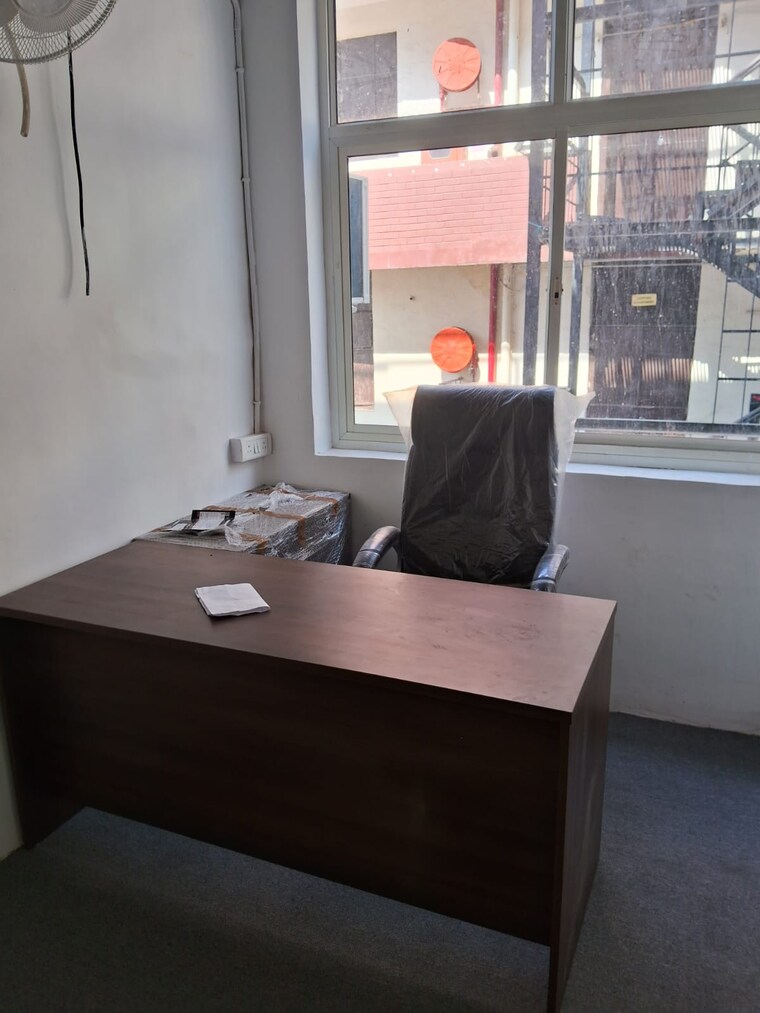 Bedroom, sector 4 Commercial Office Space 600 Sq.Ft. In Sector 4 Noida 9281008