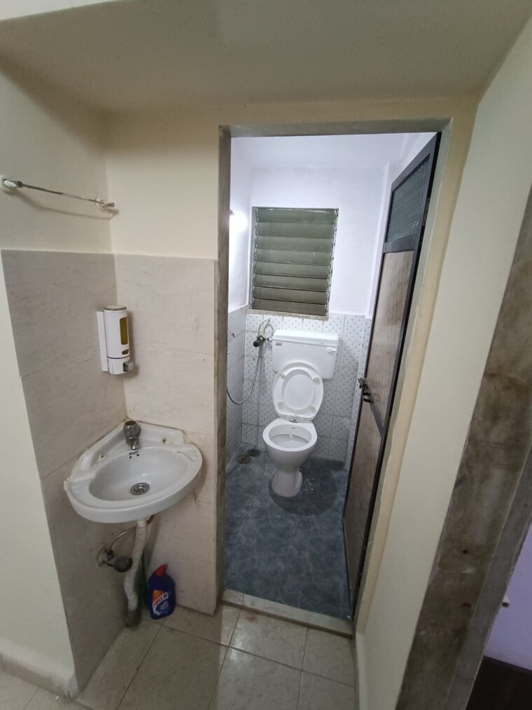 Bathroom, poonam-sagar-complex 1 Bedroom 540 Sq.Ft. Apartment In Sector 9 Thane 9280993