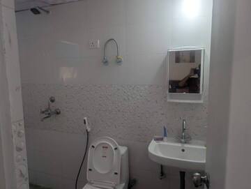 Bathroom in 2.5 BHK Builder Floor at Sector 9a – for Rent