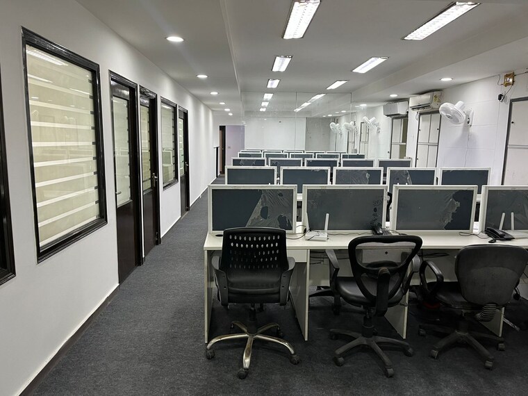Team Area, sector 3 Commercial Office Space 1300 Sq.Ft. In Sector 3 Noida 9281045