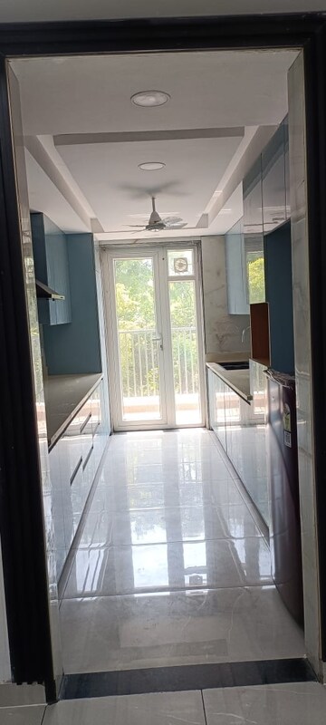 Building Lobby in 3 BHK Builder Floor at Ansal Plaza Sector-23, Sector 23 – for Rent