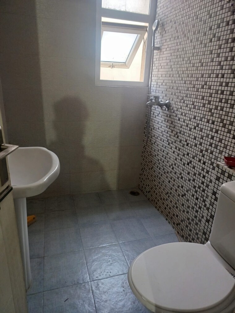Bathroom, sector 115 1 Bedroom 600 Sq.Ft. Apartment In Sector 115 Mohali 9281203