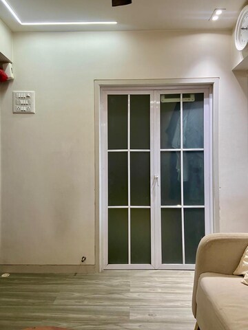 Room in 2 BHK Apartment at Lodha Primo, Parel – for Rent