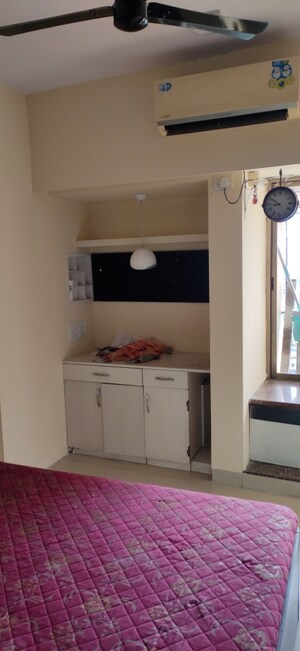 Furnished Amenities in 2 BHK Apartment at Kanakia Spaces Niharika, Manpada – for Rent