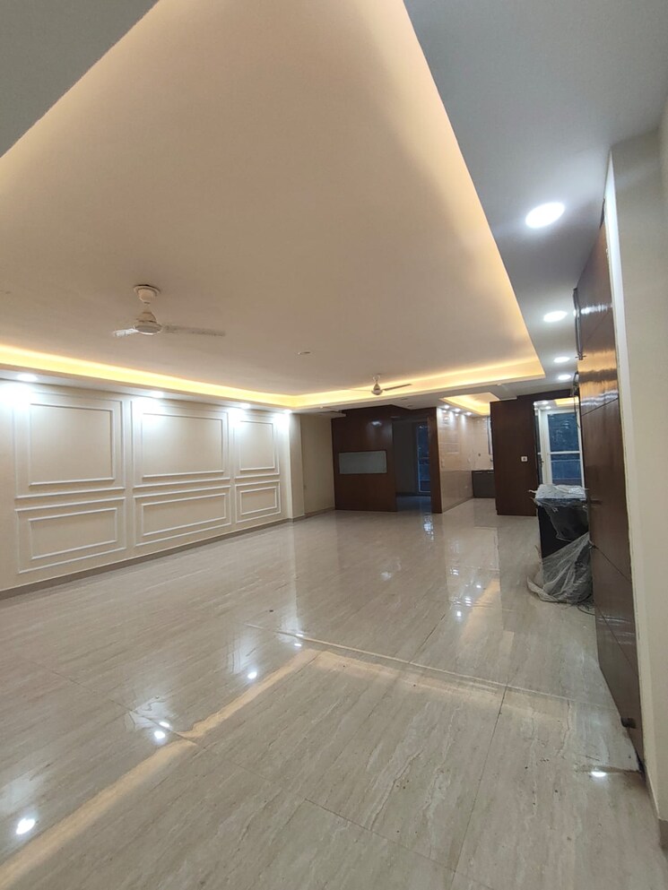 Room, sector 45 3 Bedroom 1800 Sq.Ft. Builder Floor In Sector 45 Gurgaon 9281277
