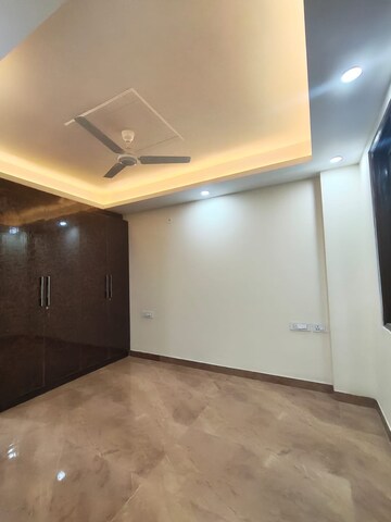 Room in 3 BHK Builder Floor at Sector 45 – for Rent