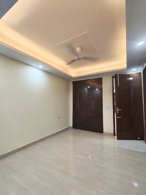 Room in 3 BHK Builder Floor at Sector 45 – for Rent