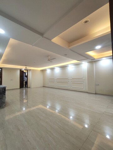Room in 3 BHK Builder Floor at Sector 45 – for Rent