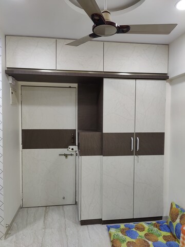 Room in 1 BHK Apartment at Aaradhana Chs Lokhandwala, Lokhandwala – for Rent