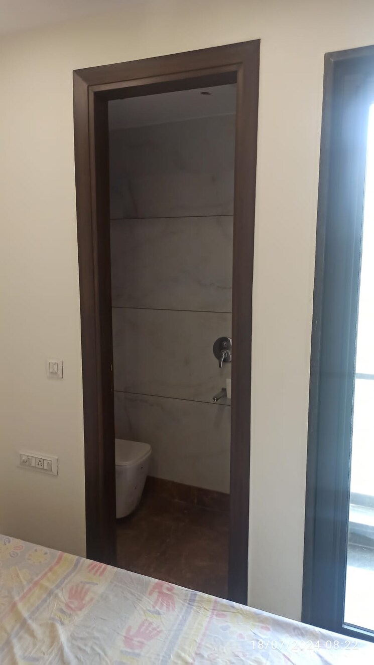 Bathroom, paschim vihar 3 Bedroom 1125 Sq.Ft. Builder Floor In Paschim Vihar Delhi 9281325