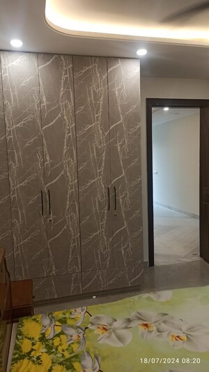 Furnished Amenities in 3 BHK Builder Floor at Paschim Vihar – for Rent