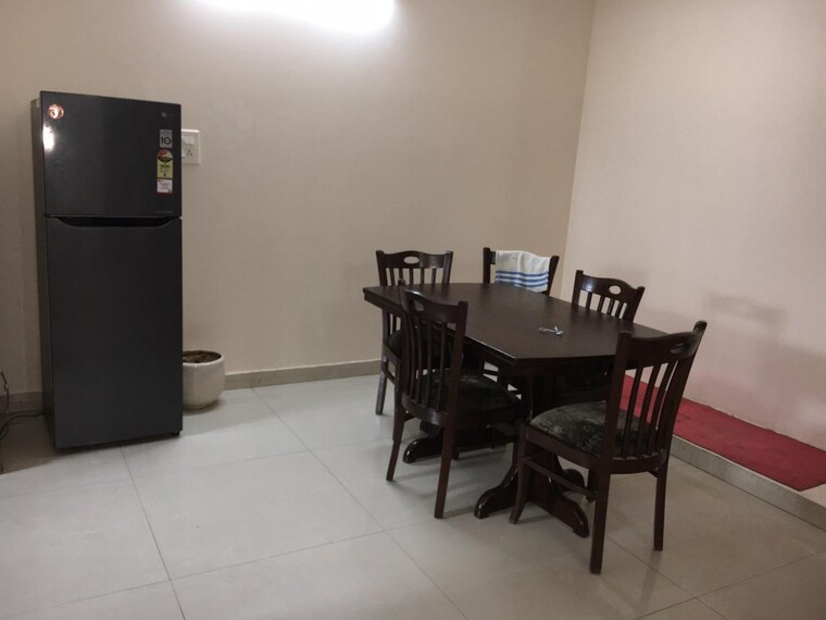 Gym, sector 38 2.5 Bedroom 1400 Sq.Ft. Builder Floor In Sector 38 Gurgaon 9281313