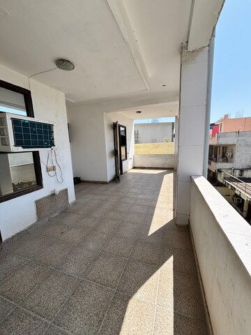 Kitchen in 2.5 BHK Builder Floor at Sector 38 – for Rent