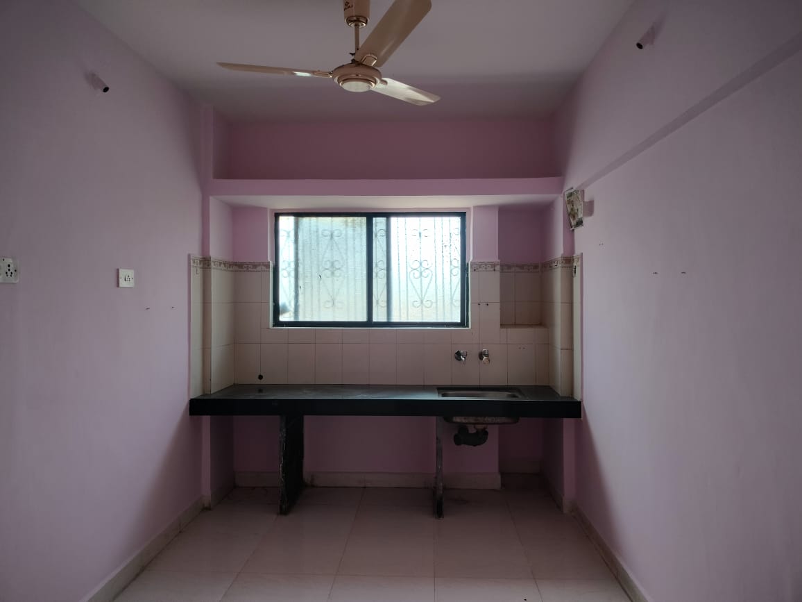 1 BHK 650 Sq.Ft. Apartment in Laxmi Nagar Society