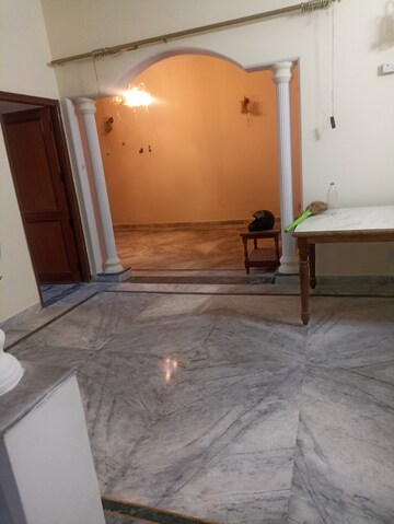Room in 3.5 BHK Independent House at RWA Apartments, Sector 31 – for Rent