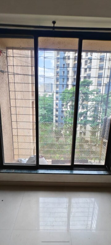 Room in 1 BHK Apartment at Puranik City, Kasarvadavali – for Rent