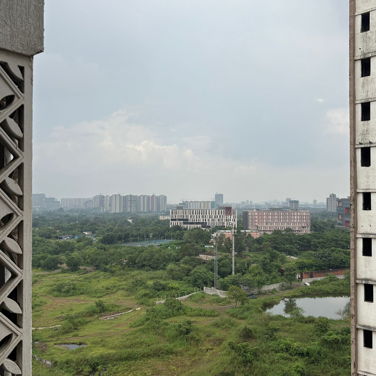 2 BHK + Pooja Room,Servant Room Apartment For Sale in Lodha Lakeshore Greens