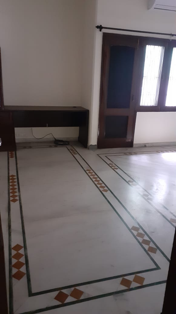3 BHK + Pooja Room 1700 Sq.Ft. Independent House in RWA Apartments Sector 40