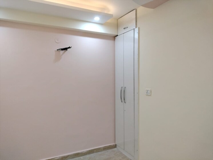 Room, dilshad garden 3 Bedroom 1100 Sq.Ft. Builder Floor In Dilshad Garden Delhi 9281444