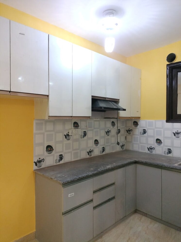 Kitchen, dilshad garden 3 Bedroom 1100 Sq.Ft. Builder Floor In Dilshad Garden Delhi 9281444