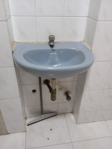 Bathroom in 1 RK Apartment at Vineeta Apartment Andheri, Andheri East – for Sale