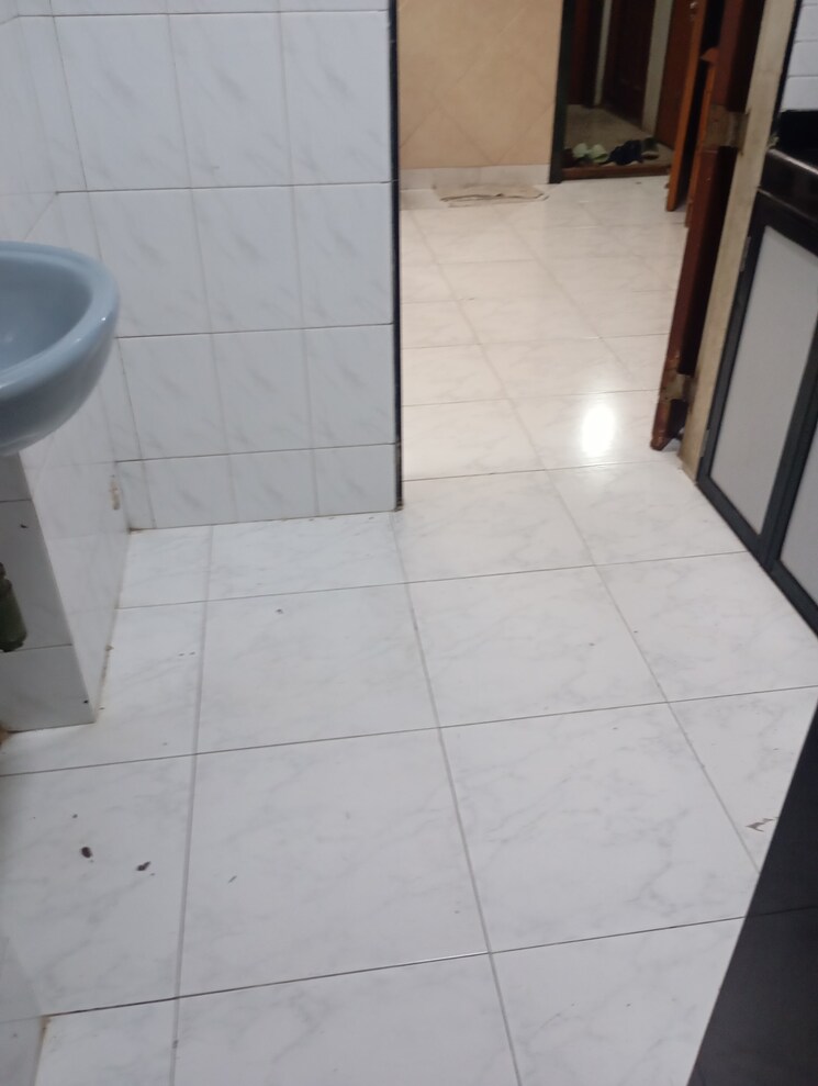 Bathroom, vineeta-apartment-andheri 1 RK 365 Sq.Ft. Apartment In Andheri East Mumbai 9281382