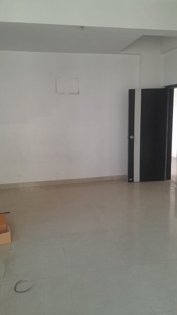 Room in 6 BHK Apartment at Pahartoli – for Rent