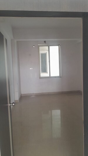 Room in 6 BHK Apartment at Pahartoli – for Rent